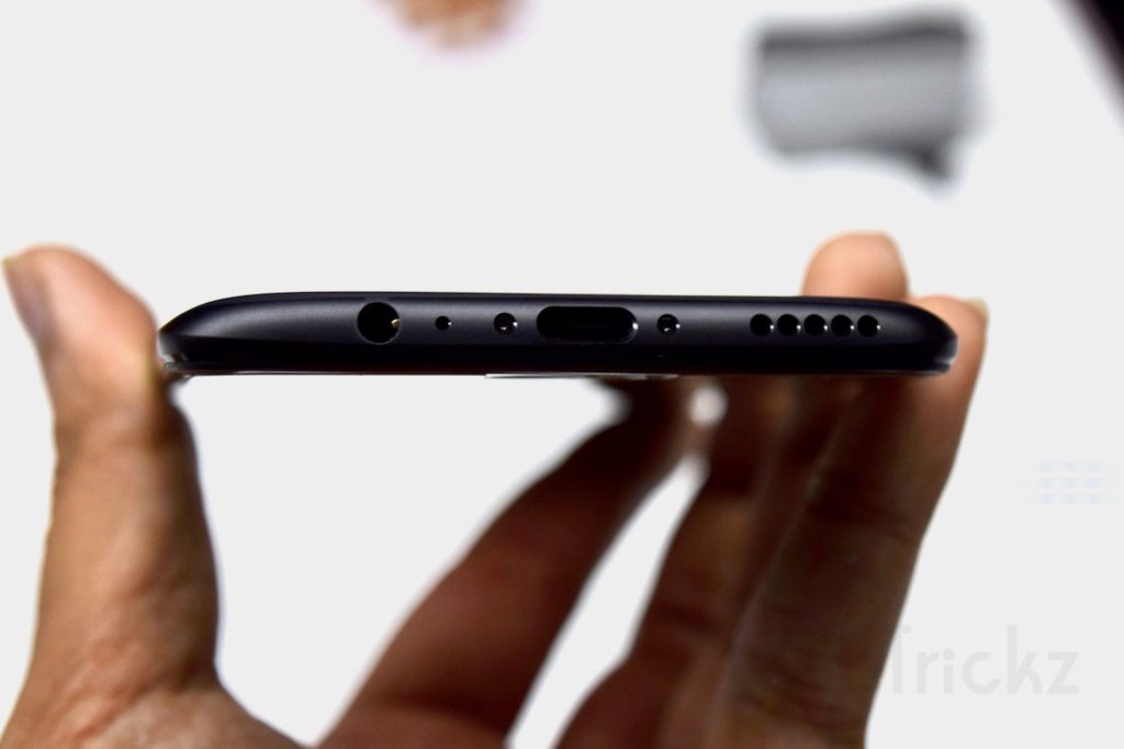bottom view of oneplus 5