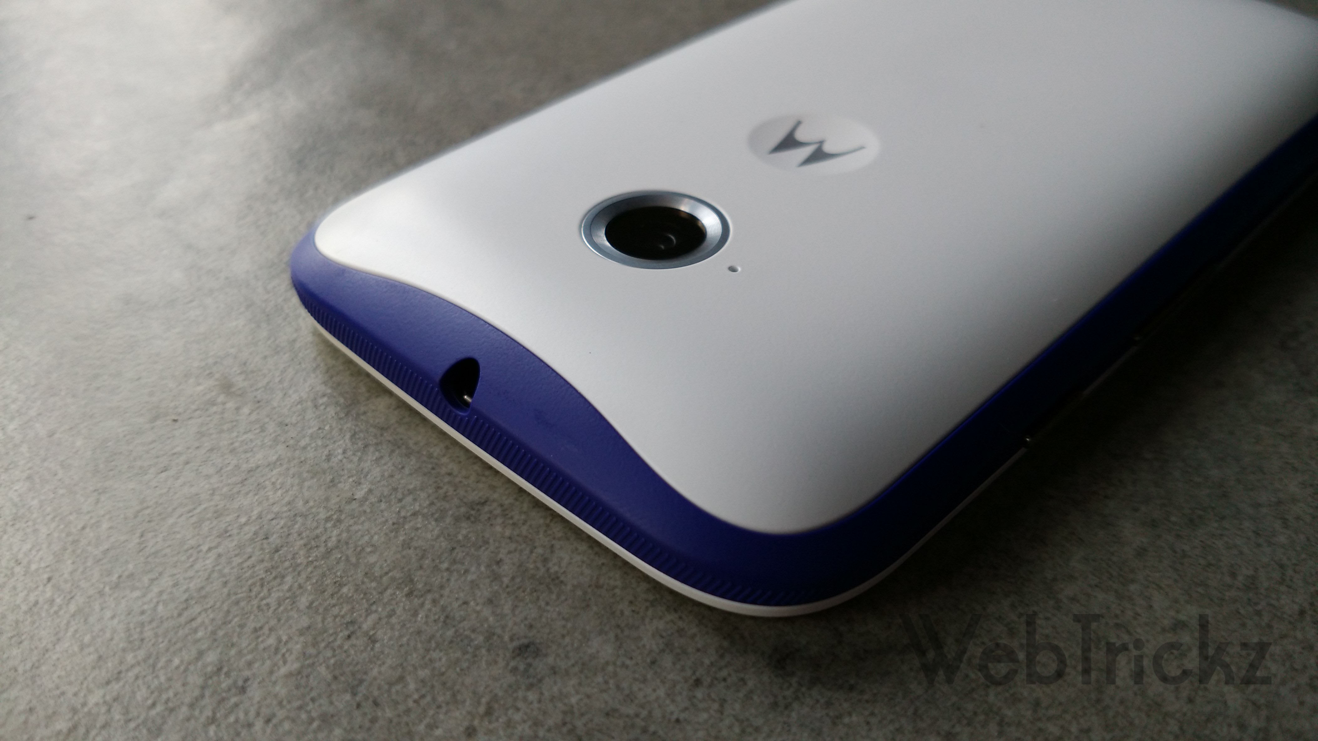 Purple Band on White Moto E 2015