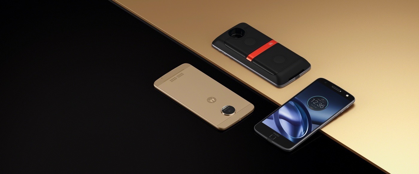 Moto Z Droid Edition in situ photography