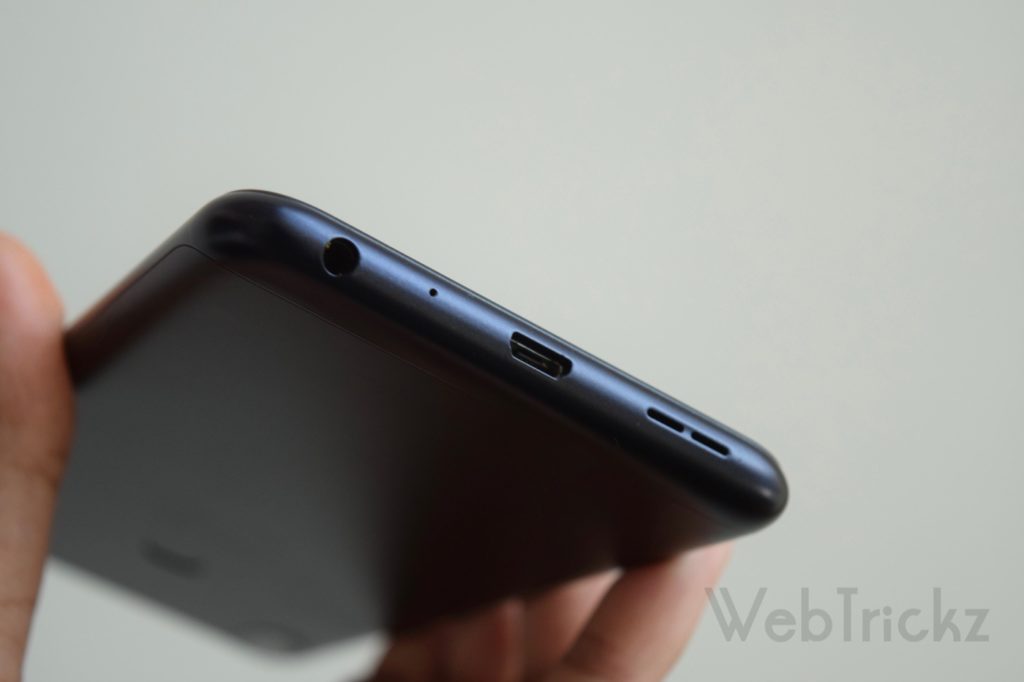 Asus Zenfone Max Pro bottom view