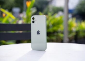 iPhone 12 white