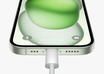 how to charge iphone 15 pro max